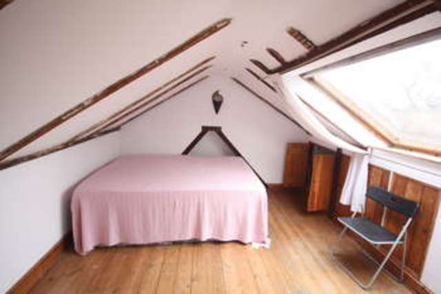  Image of 3 Bedroom Property  To Rent at London, SW15 3RT