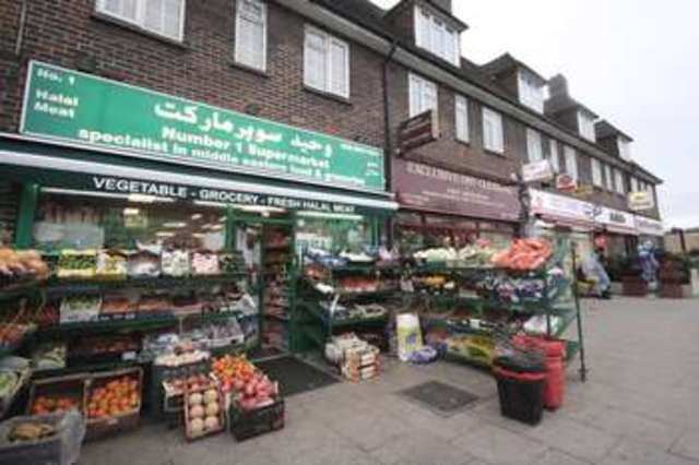  Image of 3 Bedroom Property  To Rent at London, SW15 3RT