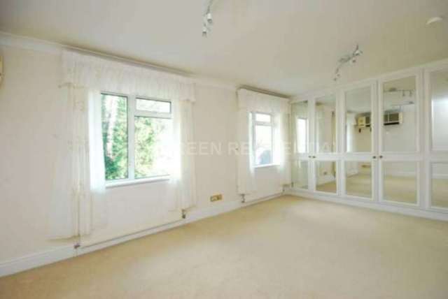  Image of 4 Bedroom Flat to rent at Harley Road, Swiss Cottage London, NW3 3BX