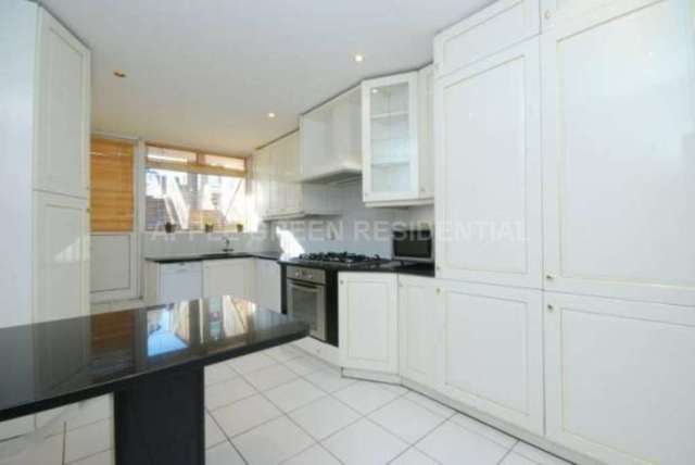  Image of 4 Bedroom Flat to rent at Harley Road, Swiss Cottage London, NW3 3BX