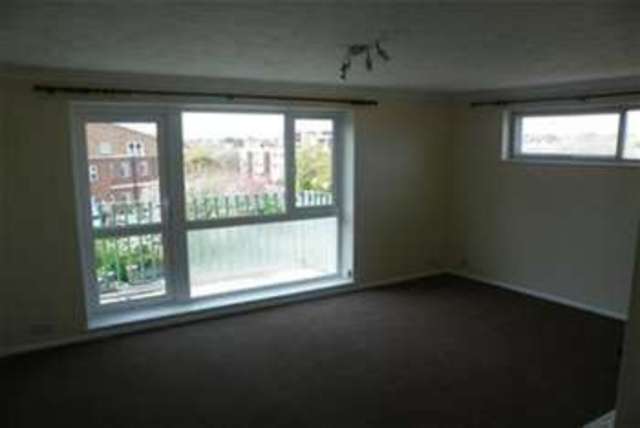  Image of 2 Bedroom Flat to rent at Worthing, BN11 3TB