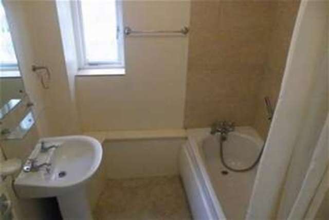 Image of 2 Bedroom Flat to rent at Worthing, BN11 3TB