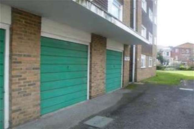  Image of 2 Bedroom Flat to rent at Worthing, BN11 3TB