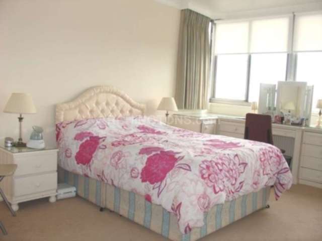  Image of 3 Bedroom Apartment for sale at Cambridge Square Edgware Road London, W2 2PJ
