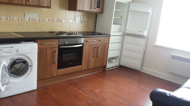  Image of 1 Bedroom Flat  To Rent at Shaftesbury Road  Leicester, LE3 0QN