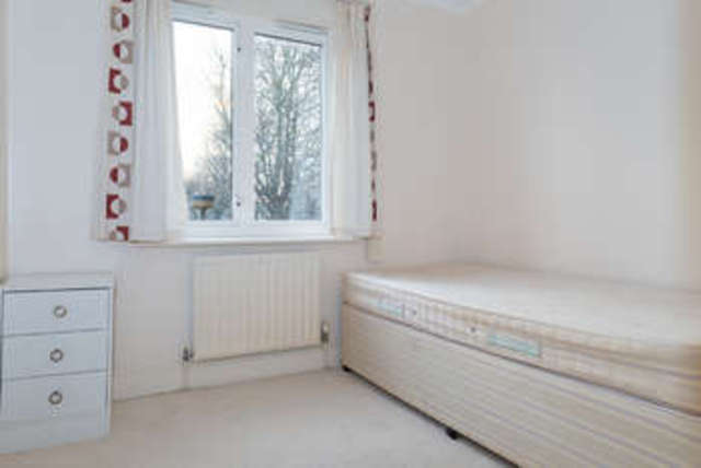  Image of 2 Bedroom Flat  To Rent at Barons Lodge  Docklands, E14 3BL