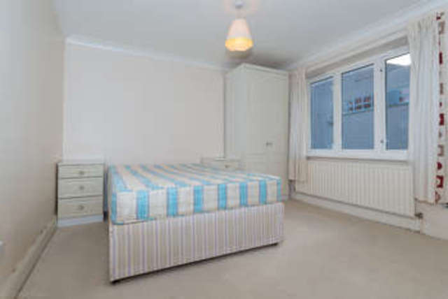  Image of 2 Bedroom Flat  To Rent at Barons Lodge  Docklands, E14 3BL