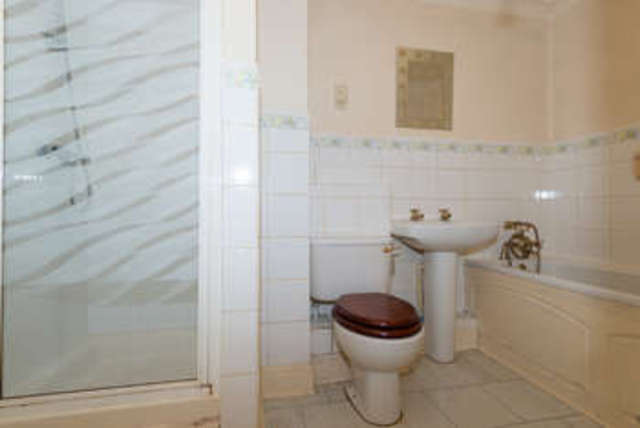  Image of 2 Bedroom Flat  To Rent at Barons Lodge  Docklands, E14 3BL