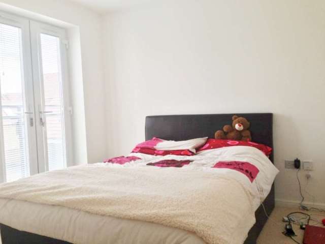  Image of 2 Bedroom Flat  To Rent at Burlton Road  Cambridge, CB3 0GS