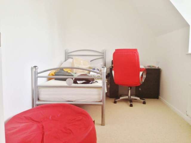  Image of 2 Bedroom Flat  To Rent at Burlton Road  Cambridge, CB3 0GS