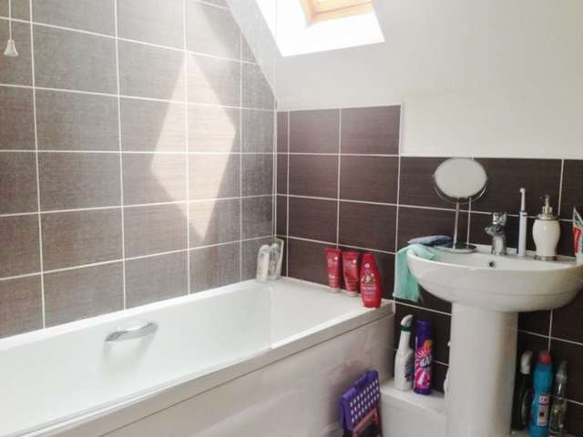  Image of 2 Bedroom Flat  To Rent at Burlton Road  Cambridge, CB3 0GS