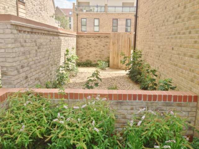  Image of 2 Bedroom Flat  To Rent at Burlton Road  Cambridge, CB3 0GS