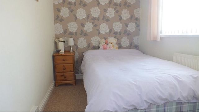  Image of 3 Bedroom Semi-Detached  For Sale at Vearse Close  Bridport, DT6 5BE