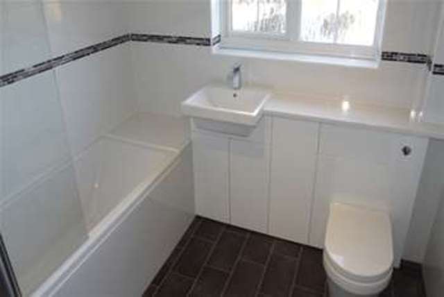  Image of 2 Bedroom Detached  To Rent at Fleet, GU52 7QP