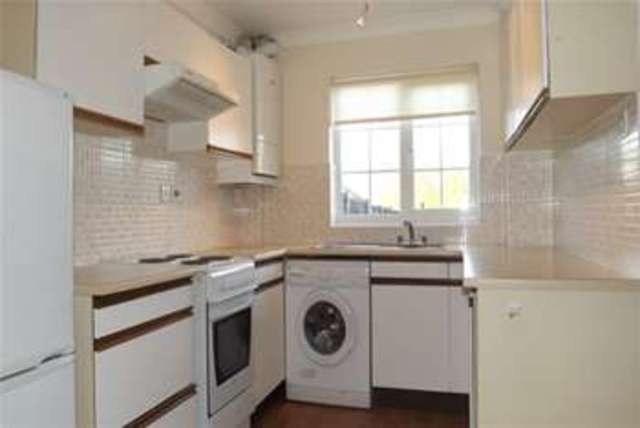  Image of 2 Bedroom Detached  To Rent at Fleet, GU52 7QP