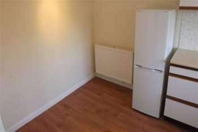 Image of 2 Bedroom Detached  To Rent at Fleet, GU52 7QP
