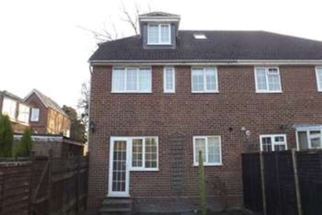  Image of 2 Bedroom Detached  To Rent at Fleet, GU52 7QP