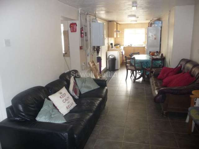  Image of 7 Bedroom Detached  To Rent at Addington Road  Reading, RG1 5PX