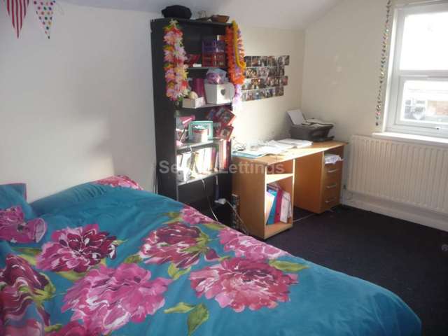  Image of 7 Bedroom Detached  To Rent at Addington Road  Reading, RG1 5PX