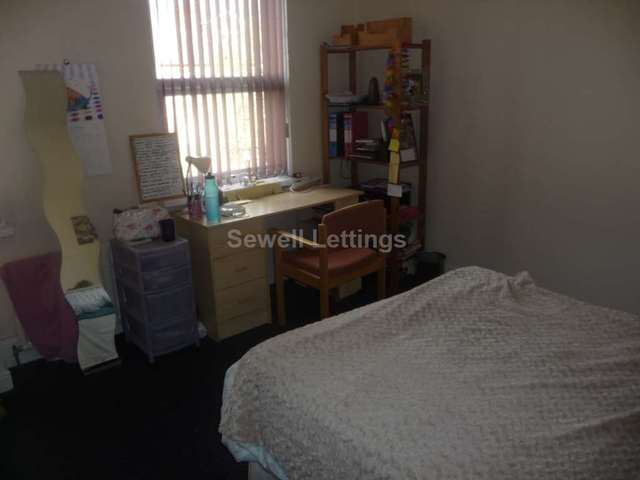  Image of 7 Bedroom Detached  To Rent at Addington Road  Reading, RG1 5PX