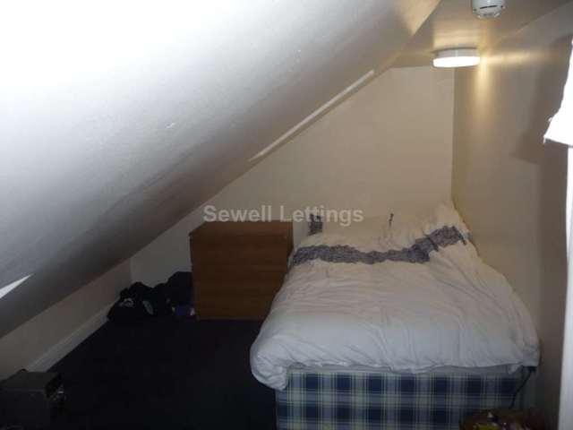  Image of 7 Bedroom Detached  To Rent at Addington Road  Reading, RG1 5PX