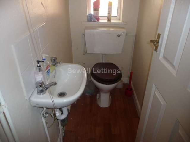  Image of 7 Bedroom Detached  To Rent at Addington Road  Reading, RG1 5PX