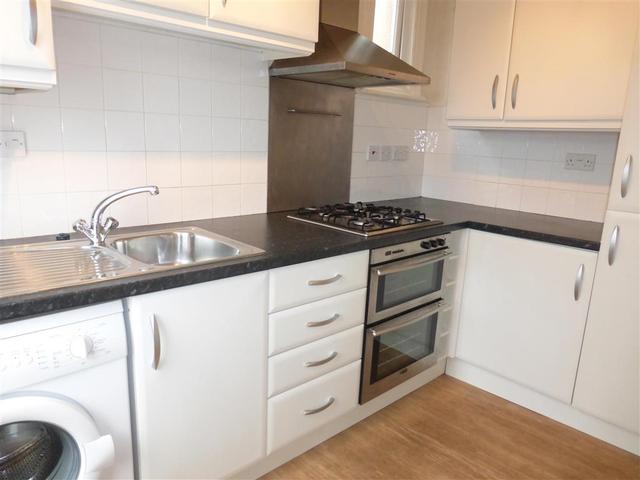  Image of 1 Bedroom Flat  To Rent at Addiscombe Road  CROYDON, CR0 6SH