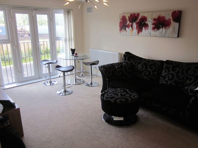  Image of 1 Bedroom Flat  To Rent at Alexander Square  Eastleigh, SO50 4BX