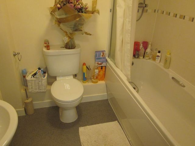  Image of 1 Bedroom Flat  To Rent at Alexander Square  Eastleigh, SO50 4BX