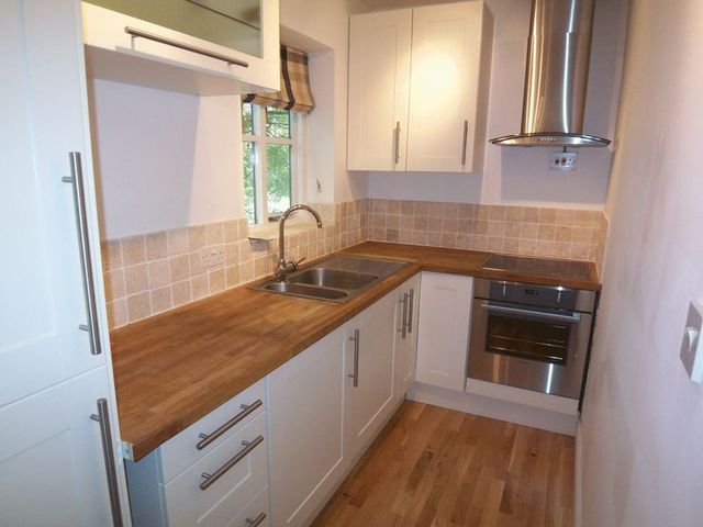  Image of 1 Bedroom Flat  To Rent at Alexandra Road Englefield Green Egham, TW20 0RR