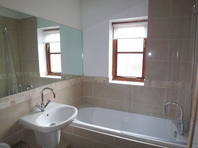  Image of 1 Bedroom Flat  To Rent at Alexandra Road Englefield Green Egham, TW20 0RR