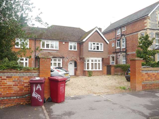  Image of 10 Bedroom Detached  To Rent at Alexandra Road  Reading, RG1 5PE