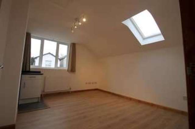  Image of 2 Bedroom Flat  To Rent at 1 Alfred Road  Sutton, SM1 4RR
