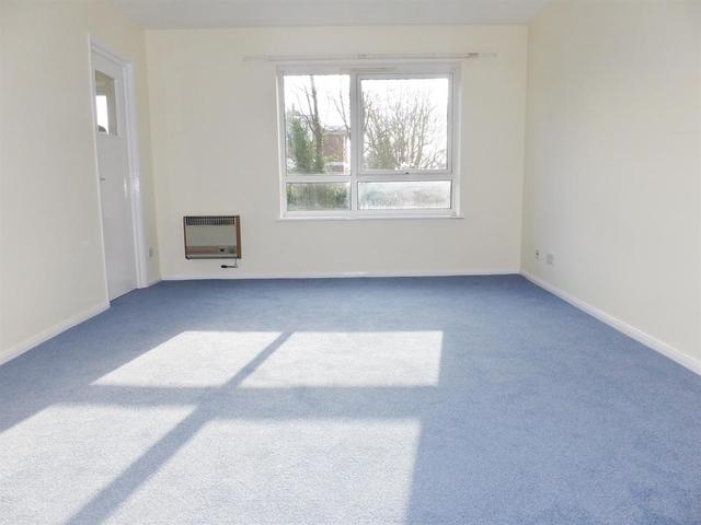  Image of 2 Bedroom Flat  To Rent at Sutton Surrey Sutton, SM1 3DB