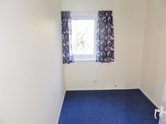 Image of 2 Bedroom Flat  To Rent at Sutton Surrey Sutton, SM1 3DB