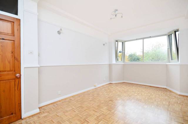  Image of 3 Bedroom Flat  To Rent at Allen Road  Hackney, N16 8SB