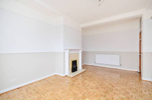  Image of 3 Bedroom Flat  To Rent at Allen Road  Hackney, N16 8SB