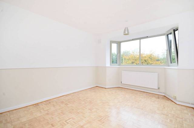  Image of 3 Bedroom Flat  To Rent at Allen Road  Hackney, N16 8SB