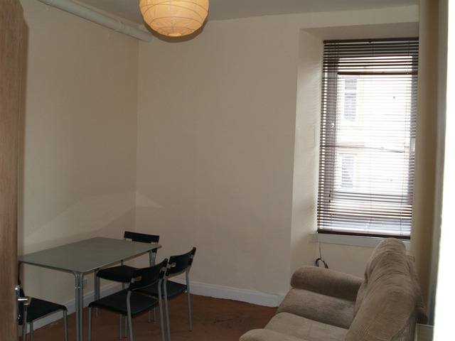 Image of 1 Bedroom Flat  To Rent at Queens Park Glasgow Glasgow, G42 8NE