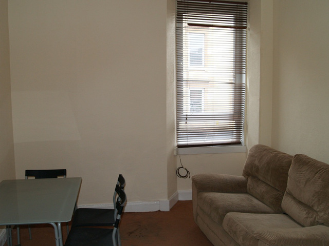  Image of 1 Bedroom Flat  To Rent at Queens Park Glasgow Glasgow, G42 8NE
