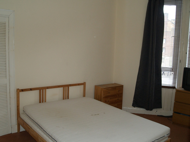  Image of 1 Bedroom Flat  To Rent at Queens Park Glasgow Glasgow, G42 8NE
