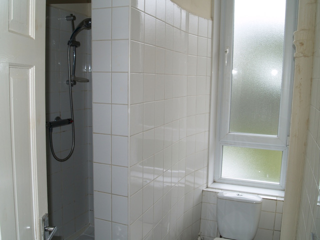  Image of 1 Bedroom Flat  To Rent at Queens Park Glasgow Glasgow, G42 8NE