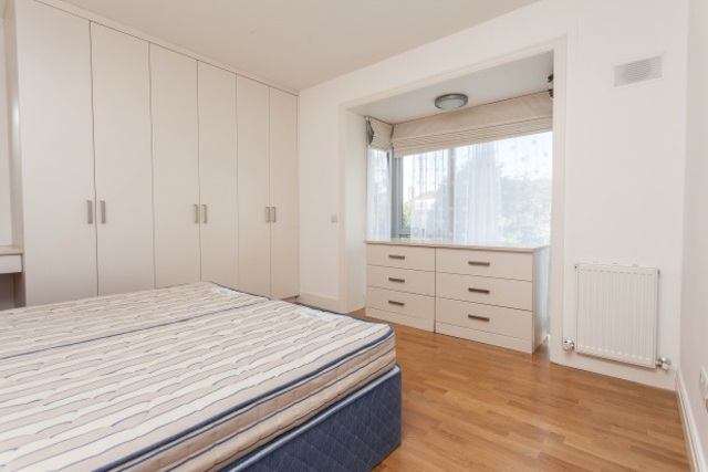  Image of 3 Bedroom Flat  To Rent at Amherst Road  London, W13 8LX