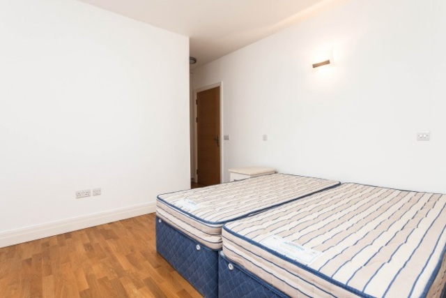  Image of 3 Bedroom Flat  To Rent at Amherst Road  London, W13 8LX