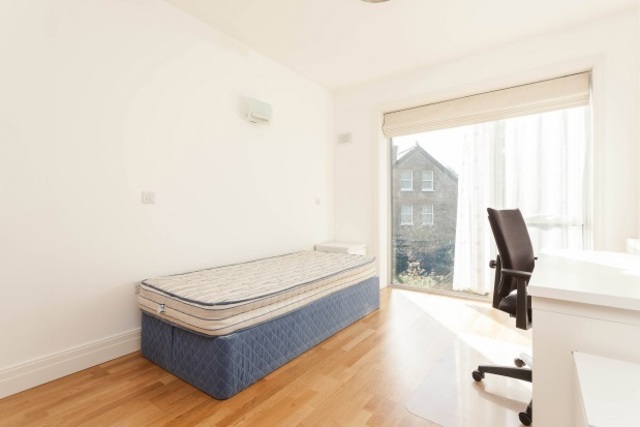  Image of 3 Bedroom Flat  To Rent at Amherst Road  London, W13 8LX