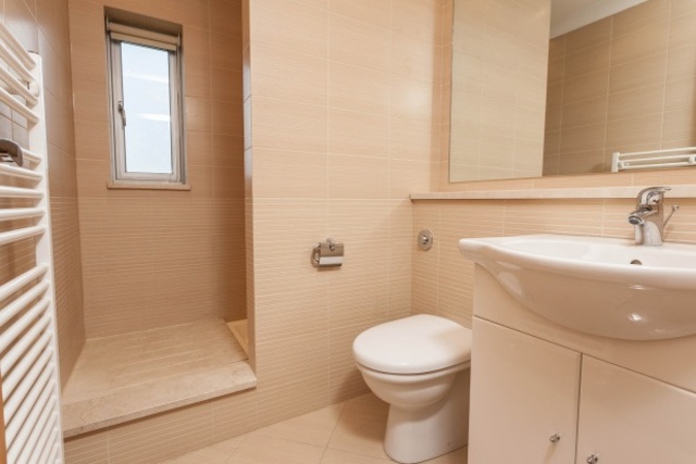  Image of 3 Bedroom Flat  To Rent at Amherst Road  London, W13 8LX