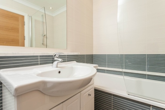  Image of 3 Bedroom Flat  To Rent at Amherst Road  London, W13 8LX