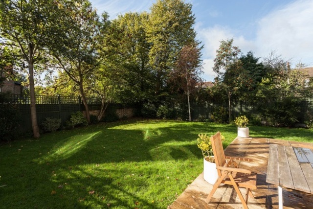  Image of 3 Bedroom Flat  To Rent at Amherst Road  London, W13 8LX