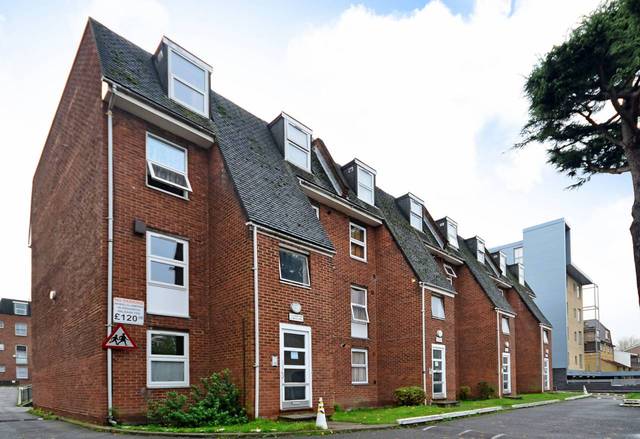  Image of 2 Bedroom Maisonette  For Sale at Amhurst Park  Stamford Hill, N16 5LX