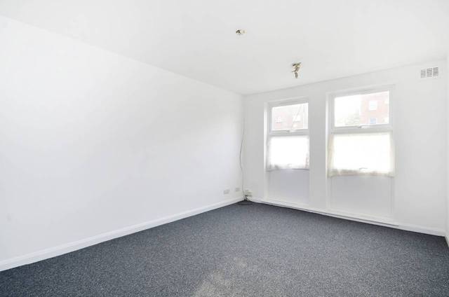  Image of 2 Bedroom Maisonette  For Sale at Amhurst Park  Stamford Hill, N16 5LX